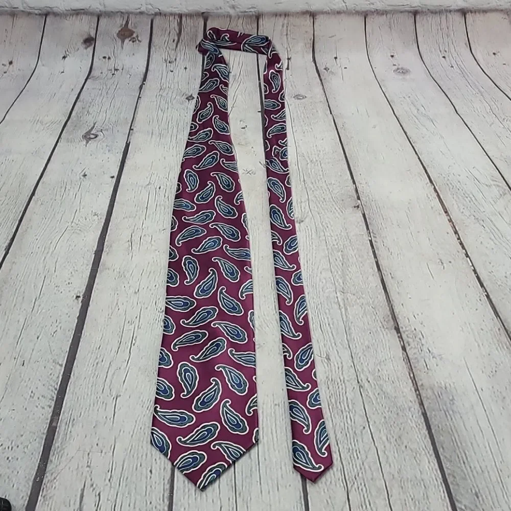 Vintage Hand Made in Italy Silk Purple Paisley Tie